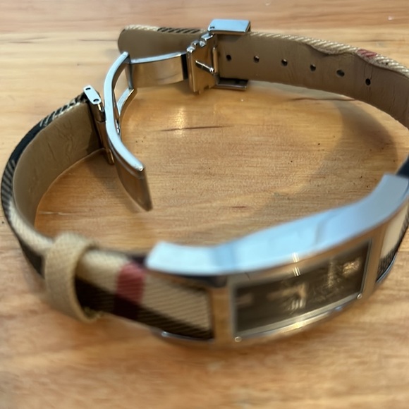 Burberry Ladies Luxury Adjustable Watch - Picture 9 of 11